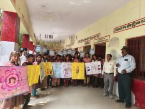 President Anshika : आकर्षक पोस्टर के साथ सिठमरा में मीना मंच की अध्यक्ष अंशिका ने डेंगू बचाव की दिलाई शपथ