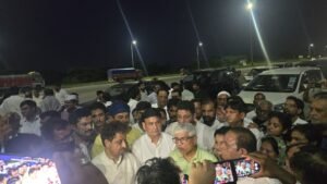 Rajendra Pal Gautam : ग्राम बदनोली में पीड़ित परिवार से मिलने यूपी कांग्रेस प्रभारी राजेंद्र पाल गौतम पहुंचे हापुड़