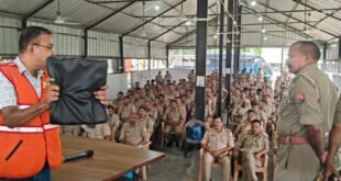 CPR Training : पुलिस लाइन्स में सीपीआर प्रशिक्षण एवं रक्तदान जागरूकता अभियान, पुलिसकर्मियों को सिखाए जीवन बचाने के तरीके