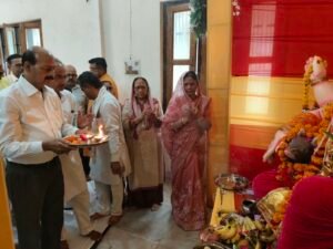 Temple complex : मूर्ति स्थापना के साथ शुरू हुआ नूतन बाल समाज का गणेश महोत्सव, भक्ति गीतों और जयकारों से गूंजा मंदिर परिसर
