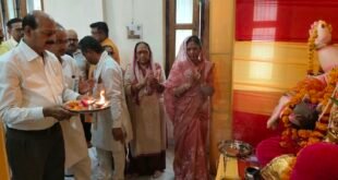 Temple complex : मूर्ति स्थापना के साथ शुरू हुआ नूतन बाल समाज का गणेश महोत्सव, भक्ति गीतों और जयकारों से गूंजा मंदिर परिसर