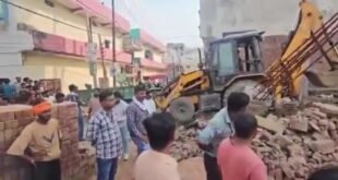 Allegation of encroachment : गाजियाबाद: लोनी में हाजी सलमान के रिश्तेदार के निर्माण पर चला बुलडोजर, सरकारी जमीन पर कब्जे का आरोप