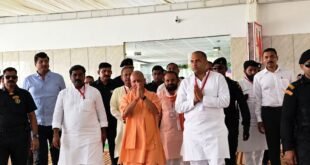 Expressed condolences : मुख्यमंत्री योगी आदित्यनाथ ने दिवंगत विधायक अनिल शर्मा को श्रद्धांजलि देकर परिजनों से मिलकर संवेदना व्यक्त की