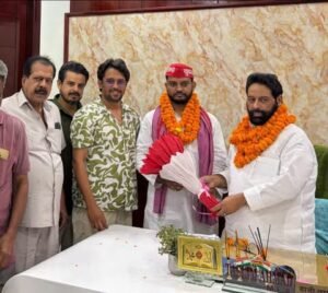 Haji Tasleem : इंजी. शादाब हैदर को सपा युवजन सभा का जिलाध्यक्ष बनने पर विधायक हाजी तस्लीम ने सम्मानित किया