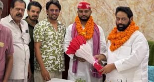 Haji Tasleem : इंजी. शादाब हैदर को सपा युवजन सभा का जिलाध्यक्ष बनने पर विधायक हाजी तस्लीम ने सम्मानित किया