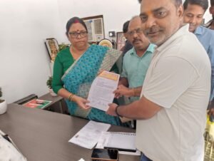 Minister of State Krishna : शिक्षणेत्तर कर्मचारियों को मुख्यमंत्री कैशलेस योजना में शामिल करने की मांग, प्रतिनिधिमंडल ने राज्यमंत्री कृष्णा पासवान को सौंपा ज्ञापन