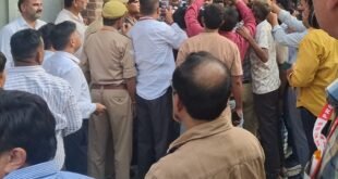 Suggestions Invited : पिलखुवा में पत्रकारों को तीन घंटे सड़क पर करना पड़ा इंतजार, कवरेज व्यवस्था को लेकर पत्रकार साथियों से सुझाव आमंत्रित