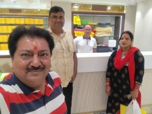 Grand Launch : देवघर के कास्टर टाउन में ‘परिवार’ आधुनिक परिधान प्रतिष्ठान का हुआ भव्य शुभारंभ