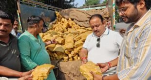 Traders and farmers : मुजफ्फरनगर नवीन मंडी में नए गुड़ की आवक शुरू, 2100 रुपये प्रति मन खुला भाव, व्यापारियों-किसानों में उत्साह