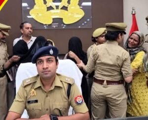 Press Conference : बिजनौर में हनीट्रैप गिरोह पर पुलिस की बड़ी कार्रवाई, चार महिलाओं समेत पांच गिरफ्तार, प्रेस कॉन्फ्रेंस में महिला आरोपी ने किया हंगामा