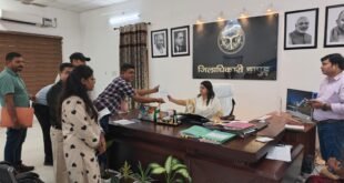 Warning of a protest : एनएचएम संविदा कर्मचारियों ने मांगों को लेकर जिलाधिकारी को सौंपा ज्ञापन, 5 अक्टूबर से आंदोलन की चेतावनी