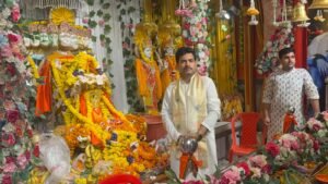 Organization of a community feast (Bhandara) : ग्यारहमुखी हनुमान मंदिर में बुढ़वा मंगल पर भव्य श्रृंगार, संगीतमय सुंदरकांड पाठ और विशाल भंडारे का आयोजन