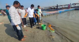 Clean Ganga : सेवा संकल्प अभियान के तहत बृजघाट गंगा पर चला स्वच्छता अभियान, विधायक ने लोगों से गंगा स्वच्छ रखने की अपील की