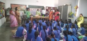 Skill Training : आर्य कन्या इंटर कॉलेज में बालिकाओं को महिला कल्याण योजनाओं की दी जानकारी, कौशल प्रशिक्षण के लिए किया प्रेरित ?