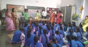 Skill Training : आर्य कन्या इंटर कॉलेज में बालिकाओं को महिला कल्याण योजनाओं की दी जानकारी, कौशल प्रशिक्षण के लिए किया प्रेरित ?
