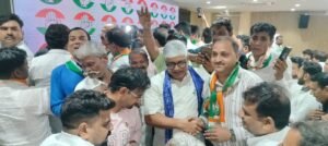 Ravi Lodhi : हापुड़ में बसपा सभासद पोहित सिंह समर्थकों संग कांग्रेस में शामिल, भाजपा के पन्ना प्रमुख रवि लोधी ने भी थामा हाथ