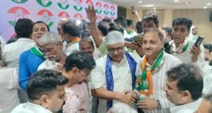 Ravi Lodhi : हापुड़ में बसपा सभासद पोहित सिंह समर्थकों संग कांग्रेस में शामिल, भाजपा के पन्ना प्रमुख रवि लोधी ने भी थामा हाथ