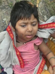 One-and-a-half-year-old girl : बिजनौर के नूरपुर में ईख के खेत में 25 वर्षीय अज्ञात महिला का शव मिलने से सनसनी, पास मिली डेढ़ साल की बच्ची