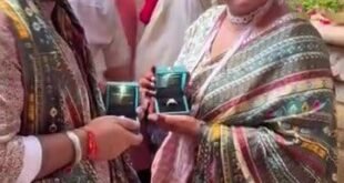 Blew up in the air : रियल लाइफ के लिए फिर REEL का ड्रामा, VIP बनकर पहुंचे कपल ने मंदिर के नियमों को हवा में उड़ाया