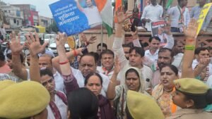 Demand for arrest : वोट चोरी के आरोपों के विरोध में कांग्रेसियों का पैदल मार्च रोका, पुलिस से हुई धक्का-मुक्की, गिरफ्तारी की मांग