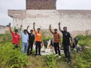 Sculptors : हापुड़ में खाली प्लॉट में मिली भगवान की मूर्ति, हिन्दू रक्षा दल ने जताया विरोध; मूर्तिकारों पर कार्रवाई की मांग