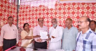 Teachers' Union Sit-in : संयुक्त शिक्षा निदेशक कार्यालय कानपुर मंडल कानपुर पर शिक्षक संघ का धरना