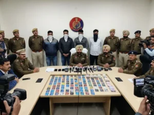 Accounts with replaced cards : तल्हेड़ी बुजुर्ग में एटीएम पर मदद के बहाने ठगी, कार्ड बदलकर खाते से निकाले 20 हजार रुपये