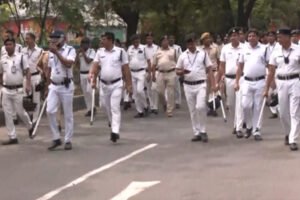 Three people arrested : कोलकाता : प्रेम प्रसंग के चलते युवक और उसके पिता को निर्वस्त्र कर घुमाया, तीन लोग गिरफ्तार ?