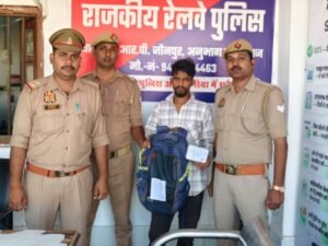 Items recovered : जौनपुर जंक्शन पर चोरी के मोबाइल और लैपटॉप बेचने जा रहा युवक गिरफ्तार, 55 हजार का सामान बरामद