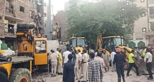 Body recovered : दिल्ली के सीमापुरी में गिरी इमरात : मलबे में चार लोगों के शव बरामद, 8 घायल ?