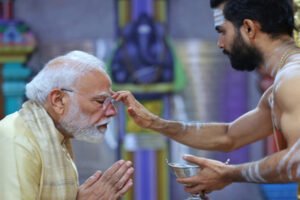 Blessings : जनसेवा के 25 वर्ष: पीएम मोदी ने दिल्ली के श्री विनायक मंदिर में की पूजा-अर्चना, लिया भगवान गणेश का आशीर्वाद ?