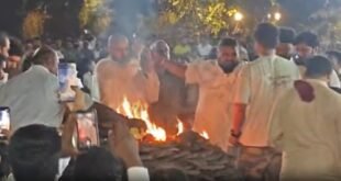 Homage : पुणे में राजकीय सम्मान के साथ हुआ नाना पाटेकर का अंतिम संस्कार, सीएम फडणवीस ने दी श्रद्धांजलि ?