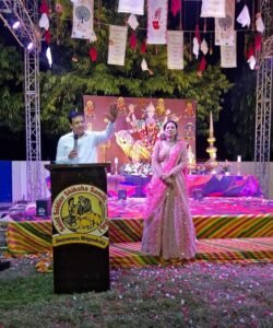The premises echoed : सेंट सोल्जर शिक्षा समिति में नवरात्रि महोत्सवः गरबों की ताल पर झूमा शहर, मां दुर्गा के जयकारों से गूंजा परिसर ?