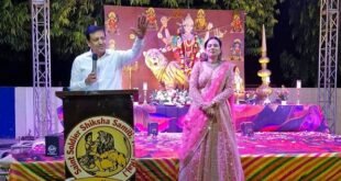 The premises echoed : सेंट सोल्जर शिक्षा समिति में नवरात्रि महोत्सवः गरबों की ताल पर झूमा शहर, मां दुर्गा के जयकारों से गूंजा परिसर ?