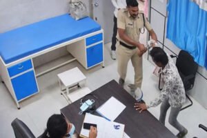 Serious questions : महाराष्ट्र: मेडिकल कराने आए आरोपी ने महिला डॉक्टर को जड़ा थप्पड़, डॉक्टरों की सुरक्षा को लेकर गंभीर सवाल ?