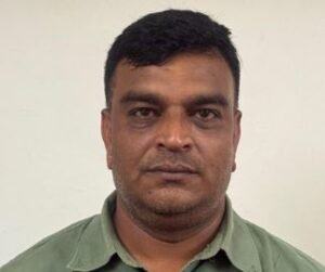 Cash recovered : गुजरात: रिश्वतखोरी मामले में एक व्यक्ति गिरफ्तार, कार से 49 लाख रुपए नकद बरामद ?