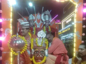 Celebration of victory : करछना में धूमधाम से मना दशहरा, राम-लक्ष्मण की झांकी निकली; रावण दहन कर मनाया असत्य पर सत्य की जीत का जश्न