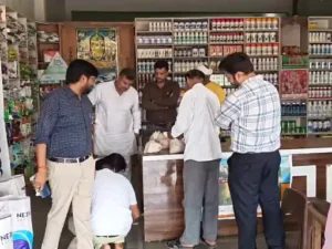 Joint team : कांधला में बीज की दुकानों पर संयुक्त टीम की छापेमारी, जांच के लिए भेजे गए नमूने