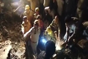 Pulled out safely : उत्तर प्रदेश: बुलंदशहर के छतारी में निर्माणाधीन दो मंजिला मकान ढहा, रेस्क्यू टीमों ने तीन लोगों को सुरक्षित निकाला ?