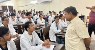 Ayurveda Nursing Colleges : कुलगुरु प्रोफेसर शुक्ल ने किया आयुर्वेद, होम्योपैथी, योग नेचुरौपैथी एवं बीएससी आयुर्वेद नर्सिंग महाविद्यालयों का निरीक्षण ?