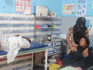 Couple and daughter : कांधला में दो बाइकों की आमने-सामने टक्कर, दंपति और बेटी गंभीर घायल