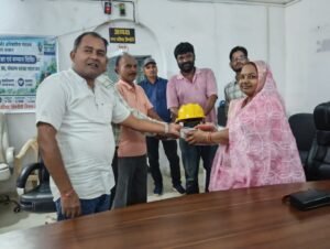 Materials distributed : स्वच्छता ही सेवा अभियान में डिंडौरी के सफाई मित्रों का सम्मान, PPE किट और सुरक्षा सामग्री वितरित