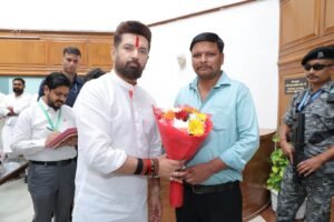 Nitin Tiwari : छावनी सीट से टिकट की दावेदारी, चिराग पासवान से मिले नितिन तिवारी