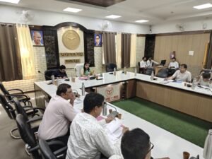 Strict rules : संचारी रोगों की रोकथाम को लेकर डीएम ने दिए सख्त निर्देश