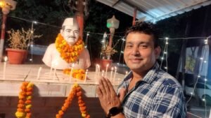 Tribute : पूर्व प्रधानमंत्री लाल बहादुर शास्त्री की जयंती की पूर्व संध्या पर जलाए दीप, अर्पित किए श्रद्धासुमन