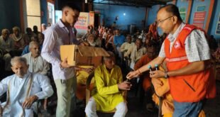 Flower shower for the elderly : अंतर्राष्ट्रीय वृद्धजन दिवस पर रेडक्रॉस ने 105 वृद्धजनों का पुष्पवर्षा से किया अभिनंदन