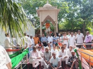 Homage : कांग्रेसियों ने मनाई गांधी जयंती, लाल बहादुर शास्त्री और मसूरिया दीन पासी को भी दी श्रद्धांजलि