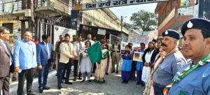 Vigilant : गांधी जयंती पर हापुड़ में निकली विधिक जागरूकता प्रभात फेरी, पॉक्सो एक्ट और बाल सुरक्षा के प्रति किया जागरूक