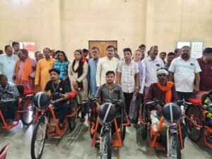 Equipment distributed : सेवा संकल्प अभियान के तहत तेंदूखेड़ा में दिव्यांगजनों और वरिष्ठ नागरिकों को निःशुल्क सहायक उपकरण वितरित