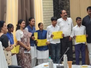 Remitted amount : हापुड़ में 132 छात्र-छात्राओं को छात्रवृत्ति स्वीकृति प्रमाण पत्र वितरित, सीएम ने खातों में भेजी धनराशि